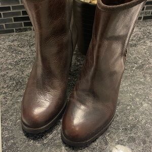 Women's leather boots